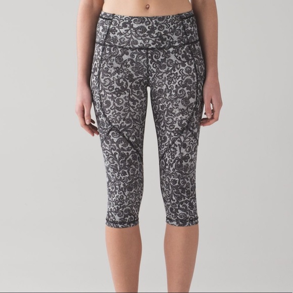 Lululemon Outrun 17" Crop pockets reflective - Picture 13 of 13